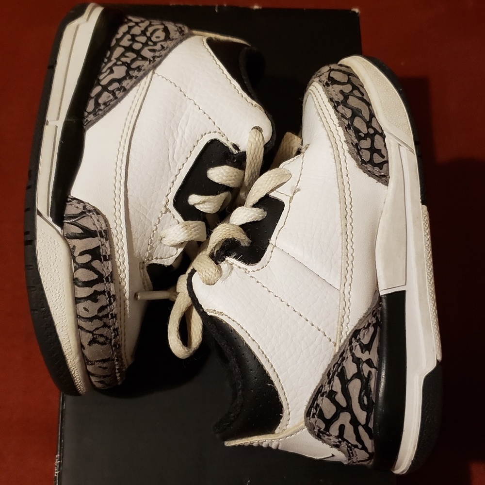 Jordan 3s - Picture 3 of 3